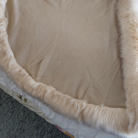 Cream Faux Fur Throw - Picture 7 of 10